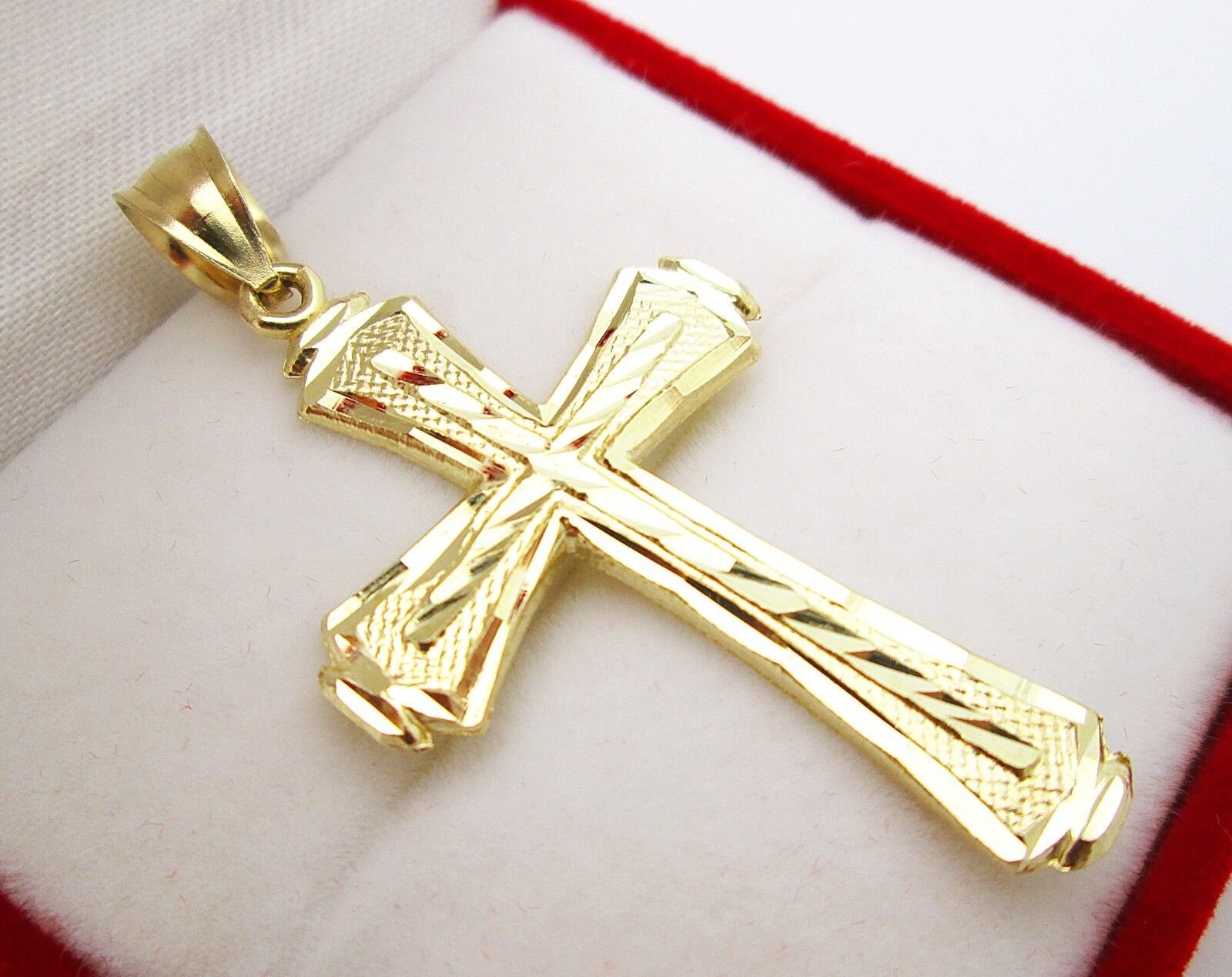 Золотые кресты фонк. Католический наперсный крест. Крест золото. Золотой крест. Крестик золотой.