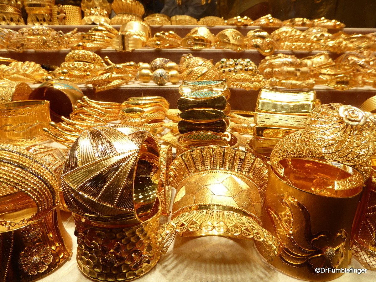 Окруженный золотым. Золотой рынок Gold Souk. Голд СОУК Дубай. Golden Souk в Дубае. Deira Gold Souk.