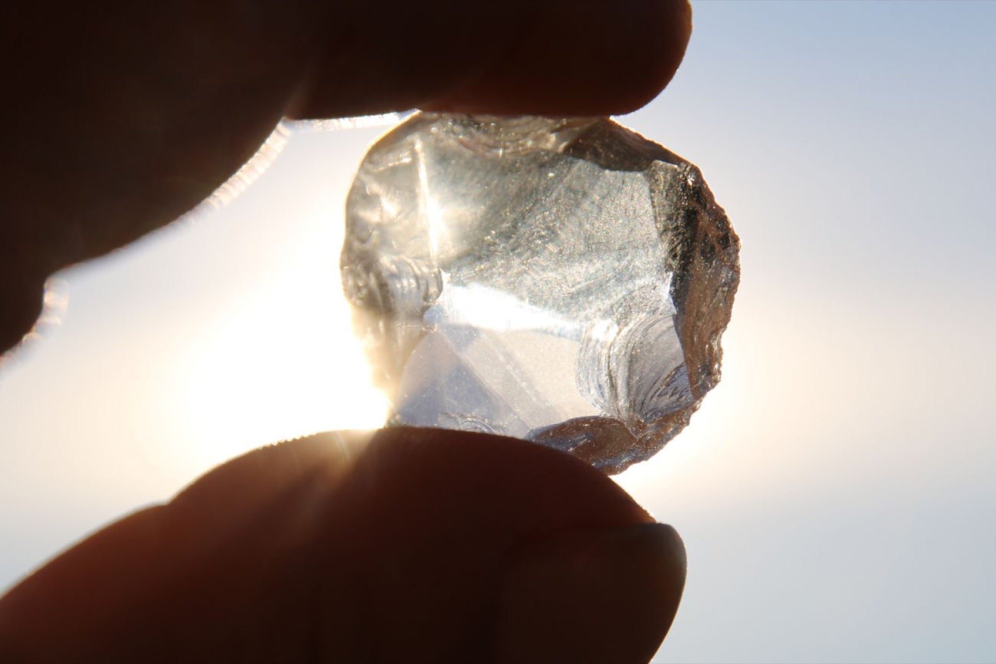 Full crystal. Алмаз неограненный камень. Алмаз Кристалл неограненный. Алмаз самородок. Алмаз минерал необработанный.