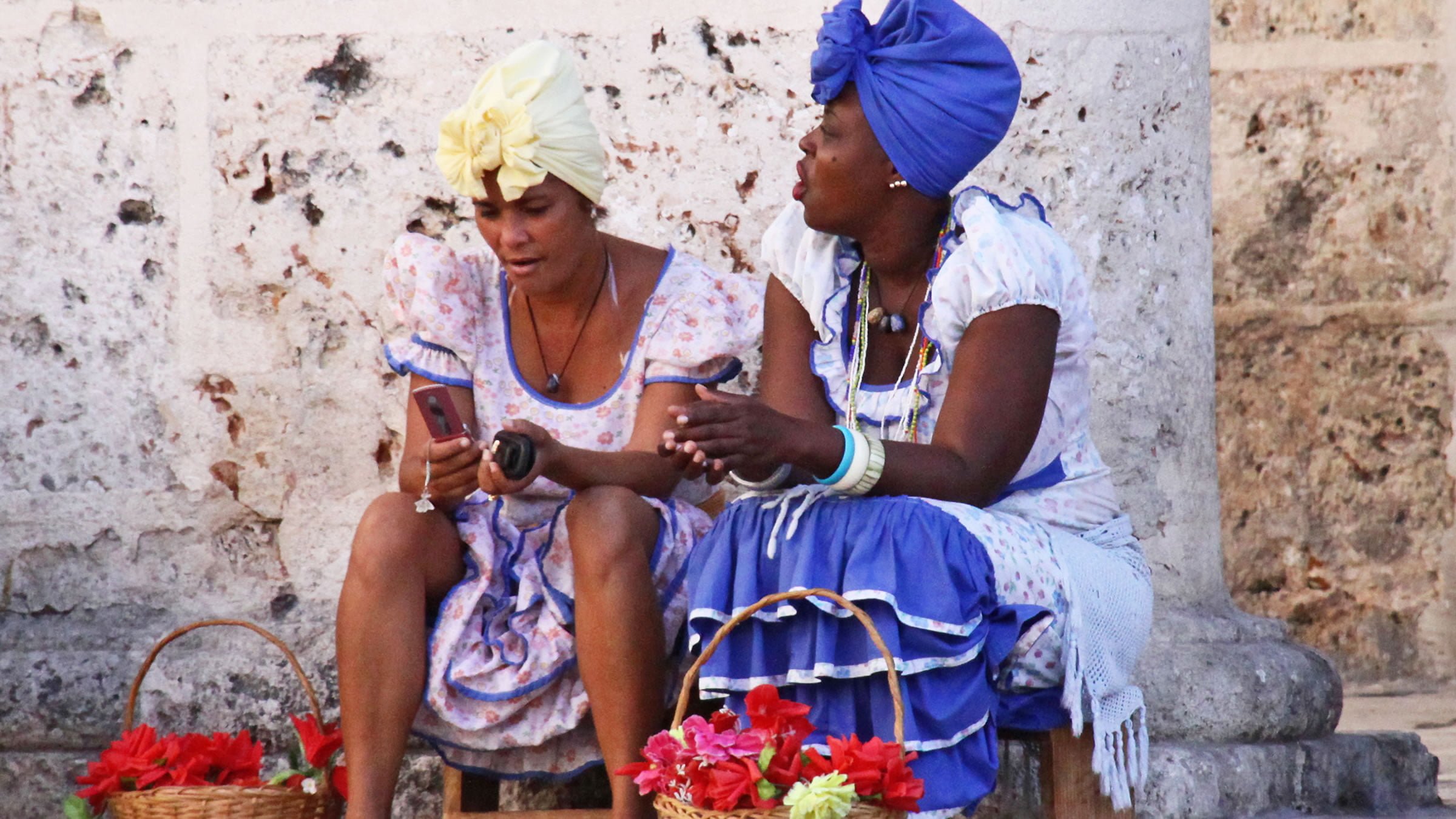 Кубинский стиль. Гавана Наряды. Кубинская одежда для женщин. Кубинский стиль в одежде. Кубинские женщины.