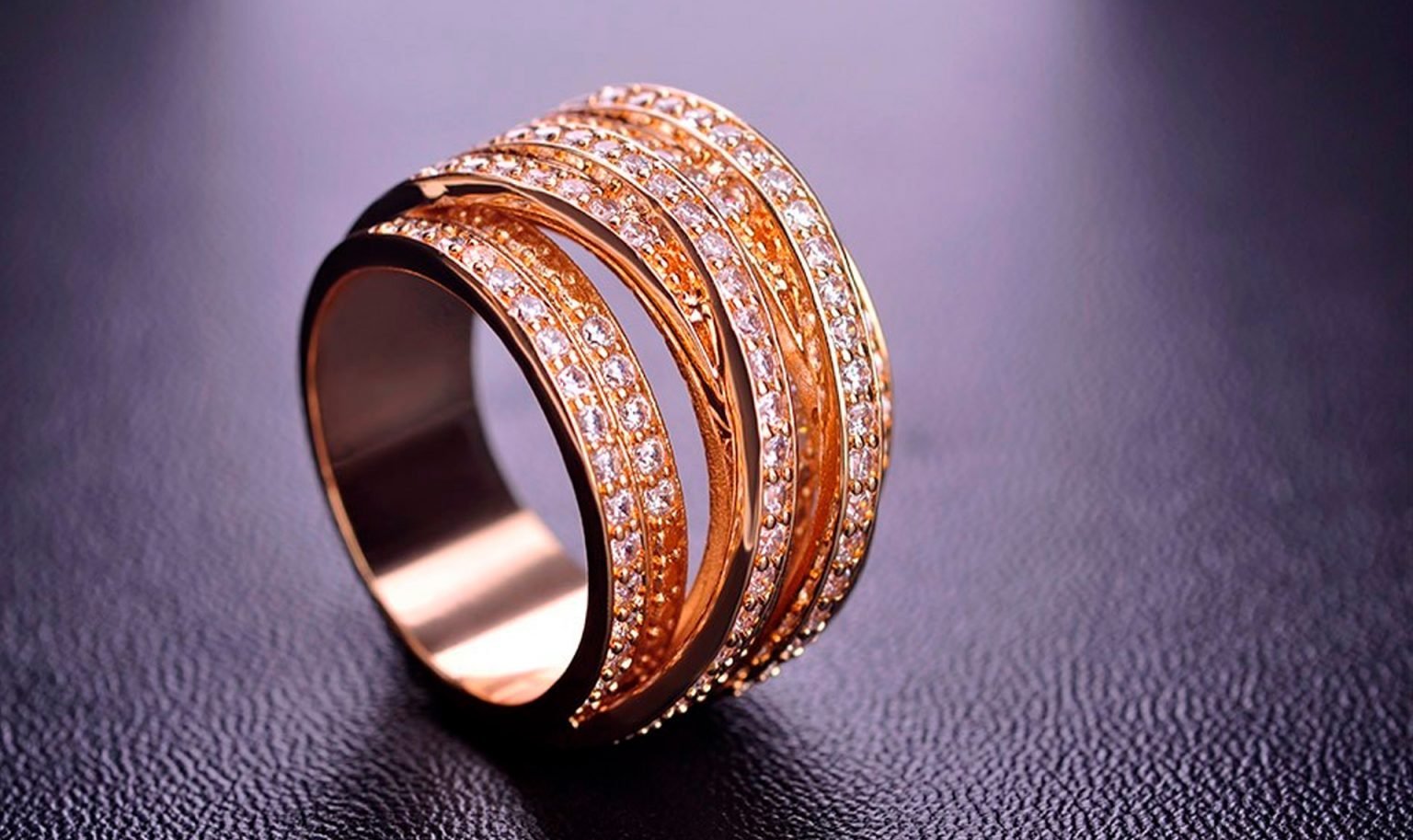 Лопнуло золотое кольцо. Красивые кольца. Широкие обручальные кольца. Кольцо женское. Кольцо обручальное женское.