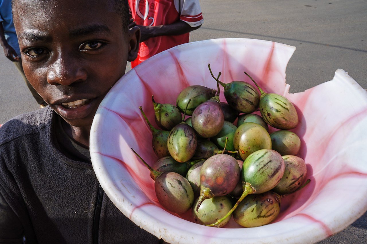 Африканские фрукты. Рынок в Африке. Еда в Африке. Еда африканцев.