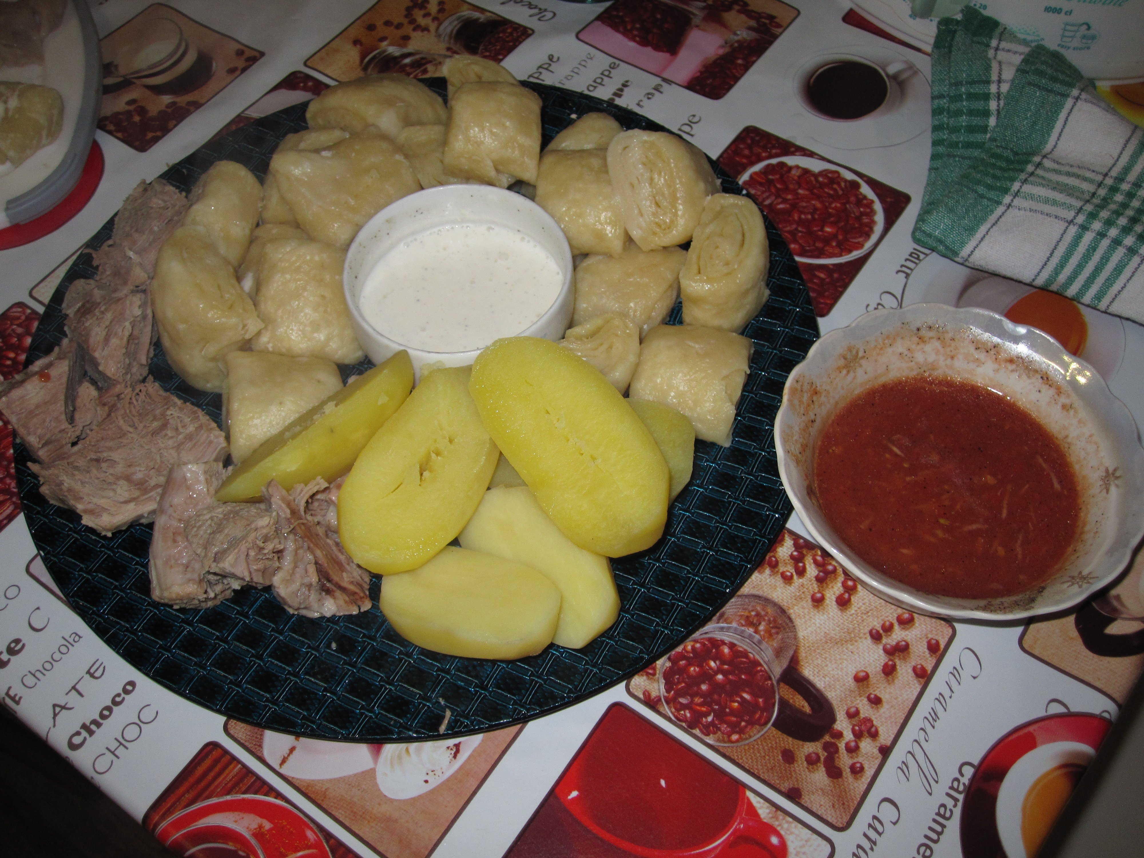 Хинкал в домашних условиях. Дагестан Национальная еда хинкал. Дагестанская кухня хинкал. Дагестанское блюдо хинкал. Хинкал Дагестанский аварский.