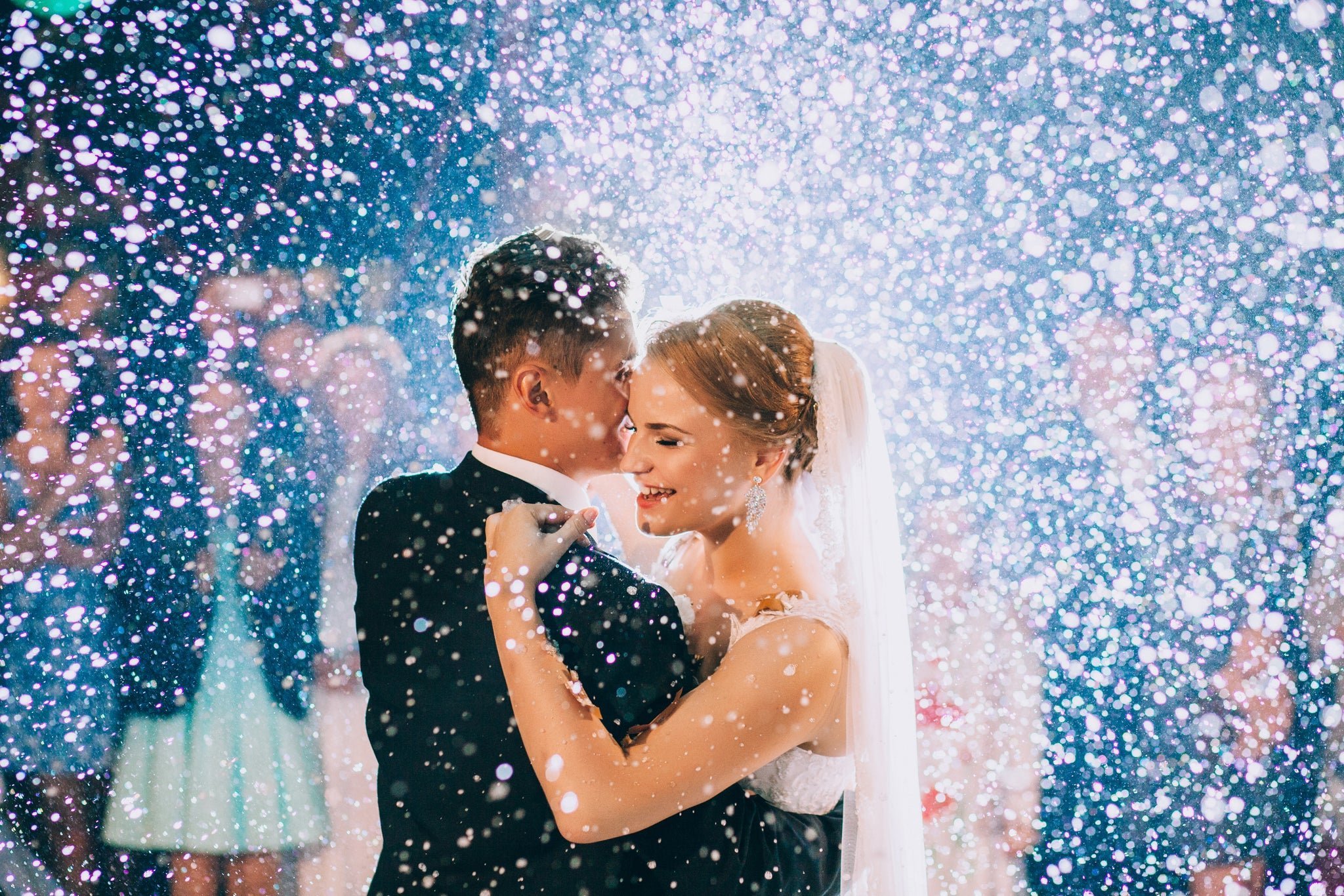 Ли конфетти. Конфетти на свадьбу. Свадебный танец. Мыльные пузыри на свадьбу. Искусственный снег на свадьбу.
