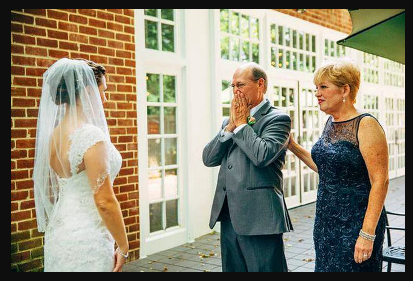 Дочь увидела как родители. Невеста с родителями. Родители на свадьбе. Родители невесты на свадьбе. Отец невесты.