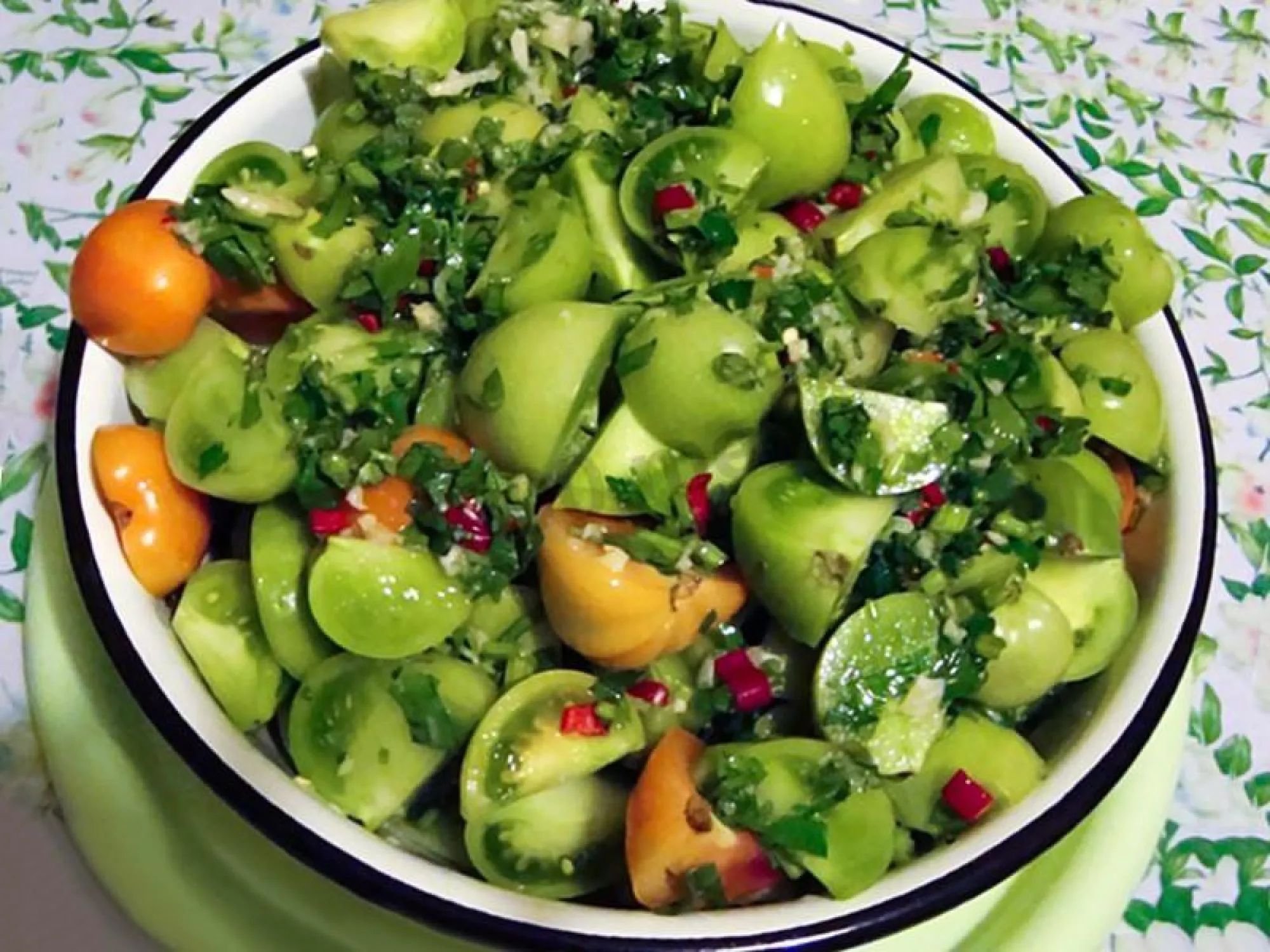 Зеленый салат рецепты на зиму. Зеленые помидоры грузински. Зеленые острые помидоры армянчики. Салат из зеленых помидор по грузински. Зелёные помидоры по-корейски.