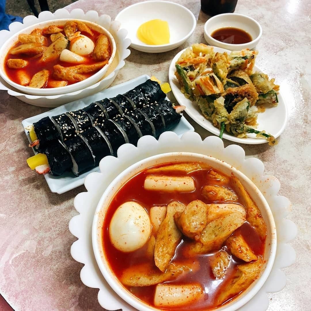 Корейский ужин. Корейская кухня. Национальное блюдо Кореи. Корейская Национальная еда. Еда в Корее.