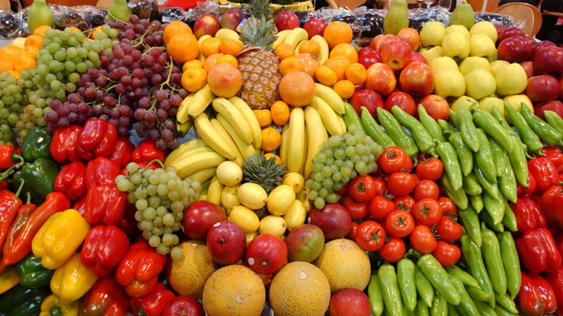 И фрукты там где. Овощи и фрукты. Свежие овощи и фрукты. JDJIB B aheernb. Азербайджанские фрукты и овощи.
