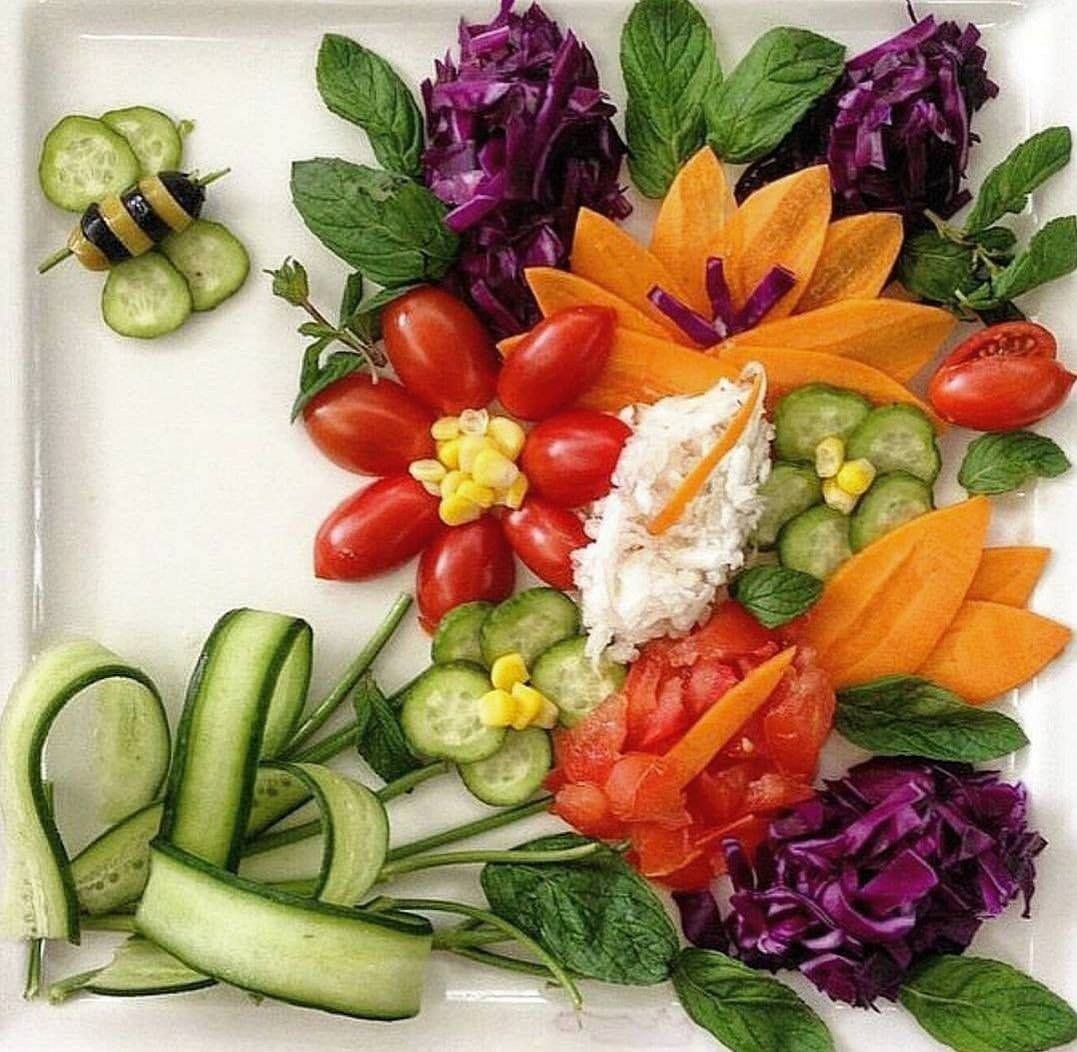 Украшать овощи. Украшения из овощей. Украшение овощных салатов. Украшение блюд из овощей. Овощная нарезка.