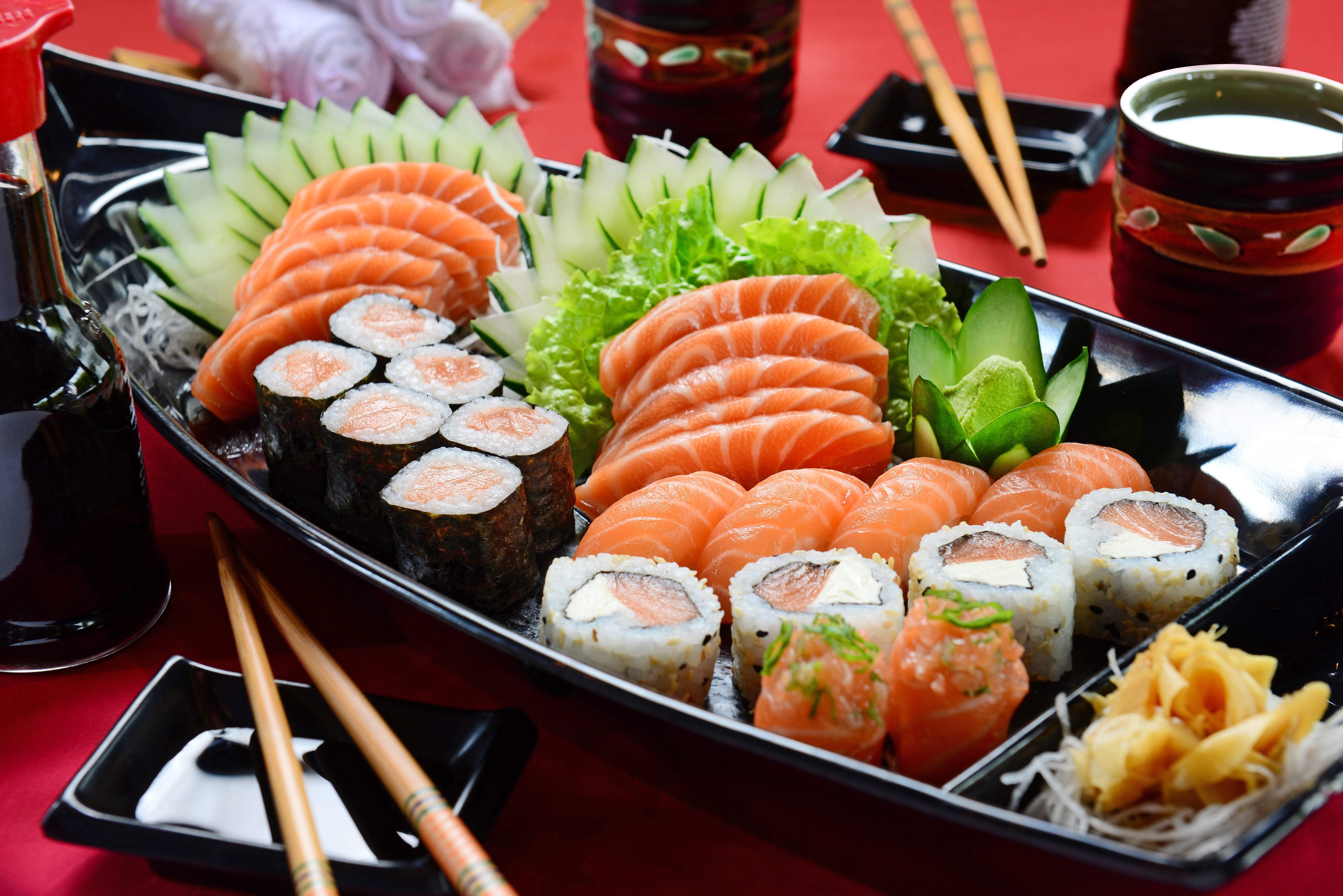 Лучшая японская кухня. Суши Суси сашими. Кухня Японии. Японская еда суши. Национальная кухня Японии.