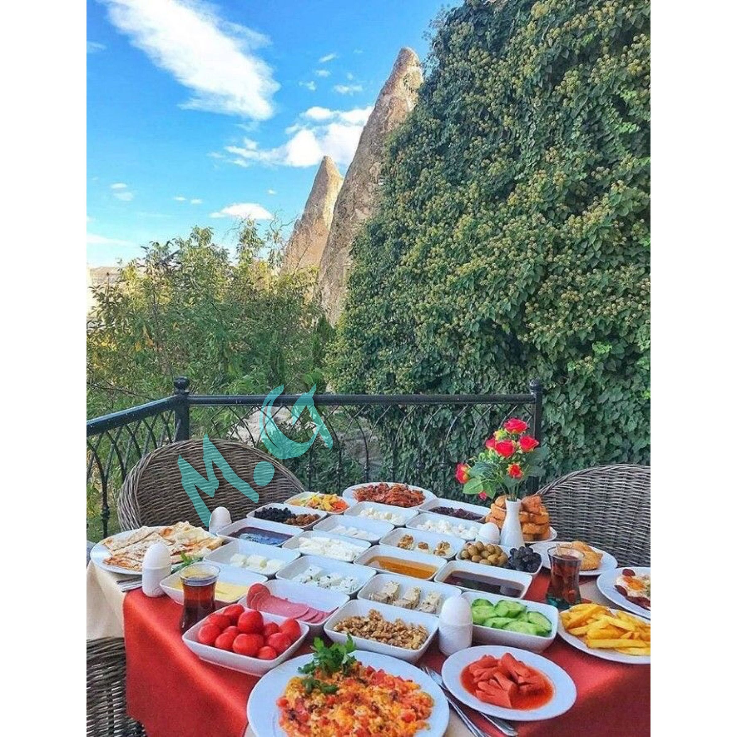 Тревел фуд. Завтрак на свежем воздухе. Завтрак на природе. Азербайджанский завтрак. Красивый завтрак на природе.