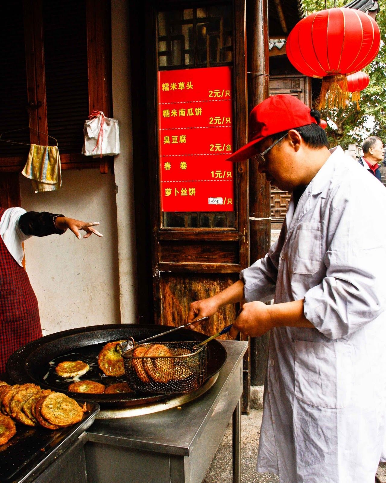 Китай фуд. Шанхай стрит фуд. Китайская уличная еда. Китай еда на улице. Китайский стрит фуд.