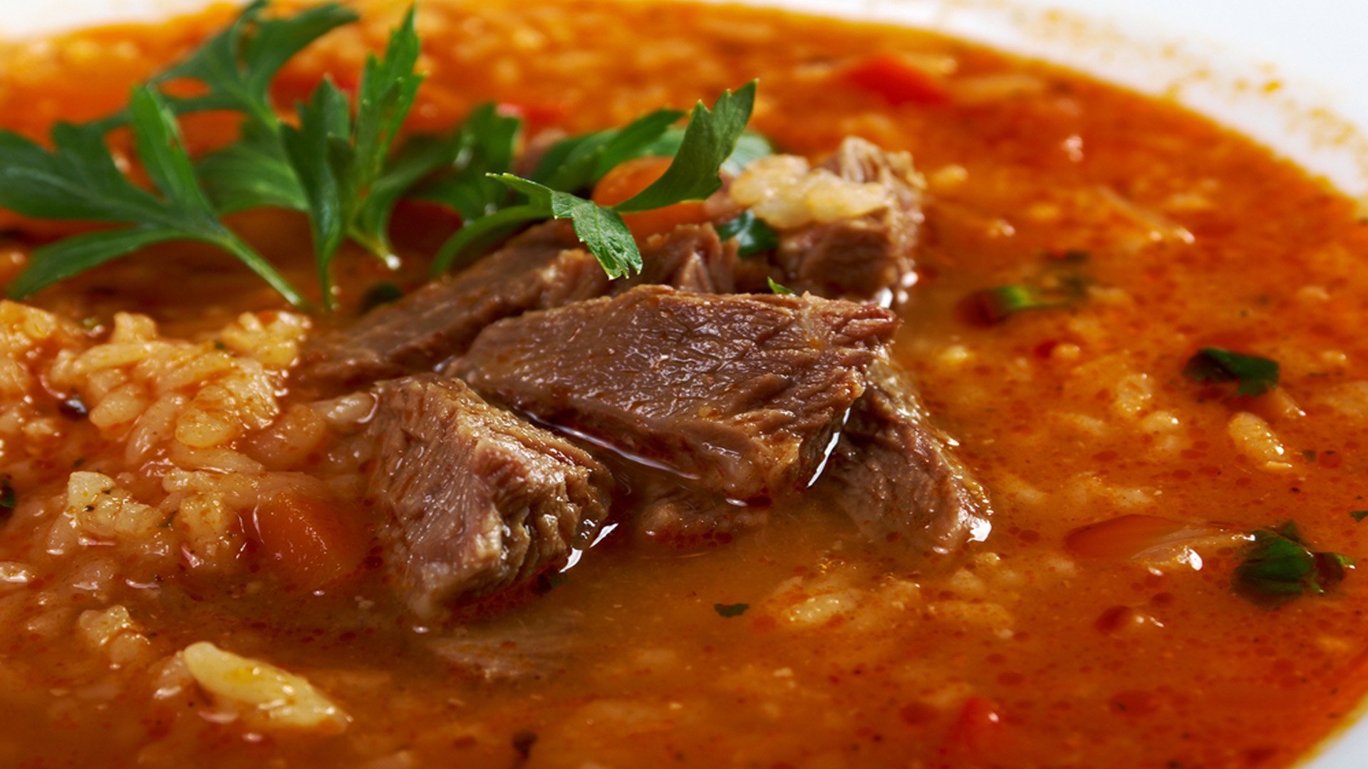 Первое из говядины рецепты. Харчо суп харчо. Грузинский суп харчо. Харчо по-грузински. Суп харчо по грузински.