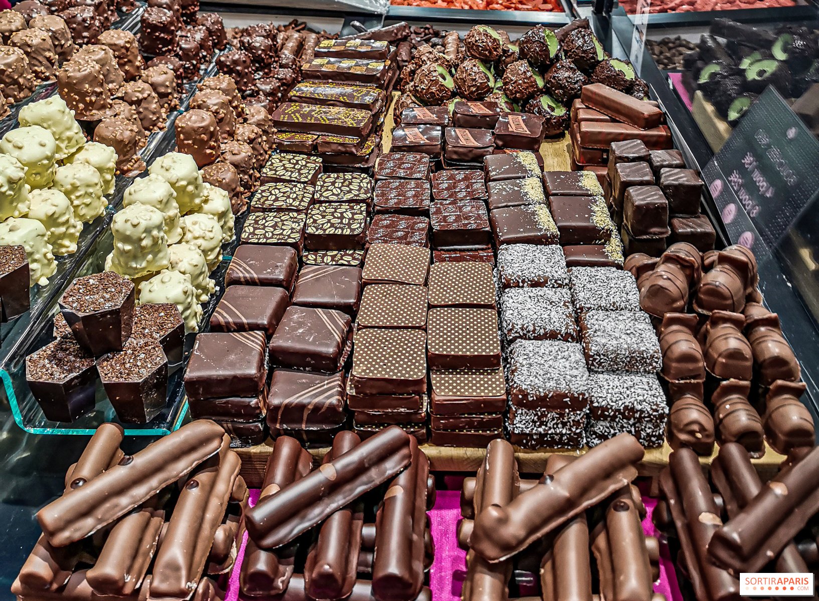 Улица шоколад. Фестиваль шоколада Salon du chocolat. Таррагона шоколад. Монгольский шоколад. Французский шоколад.