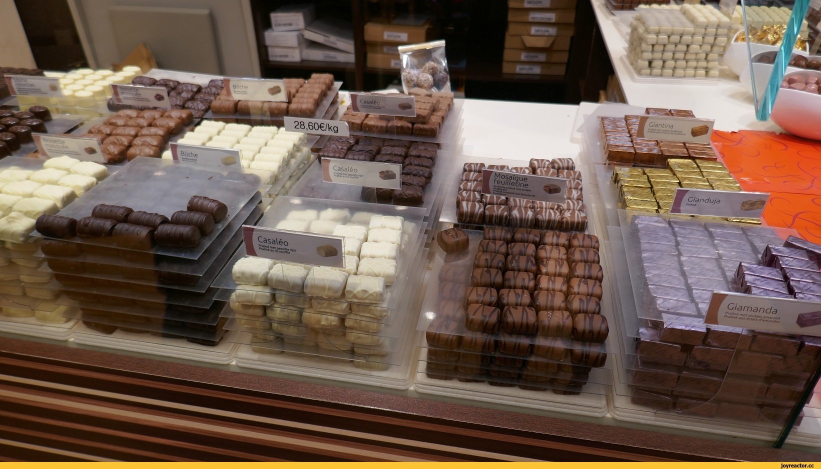 Бельгийский шоколад купить. Бельгийский шоколад в Ашане. Бельгийский шоколад фура. Бельгийский шоколад плитка из Табриса. Бельгийский шоколад 20000 рублей.