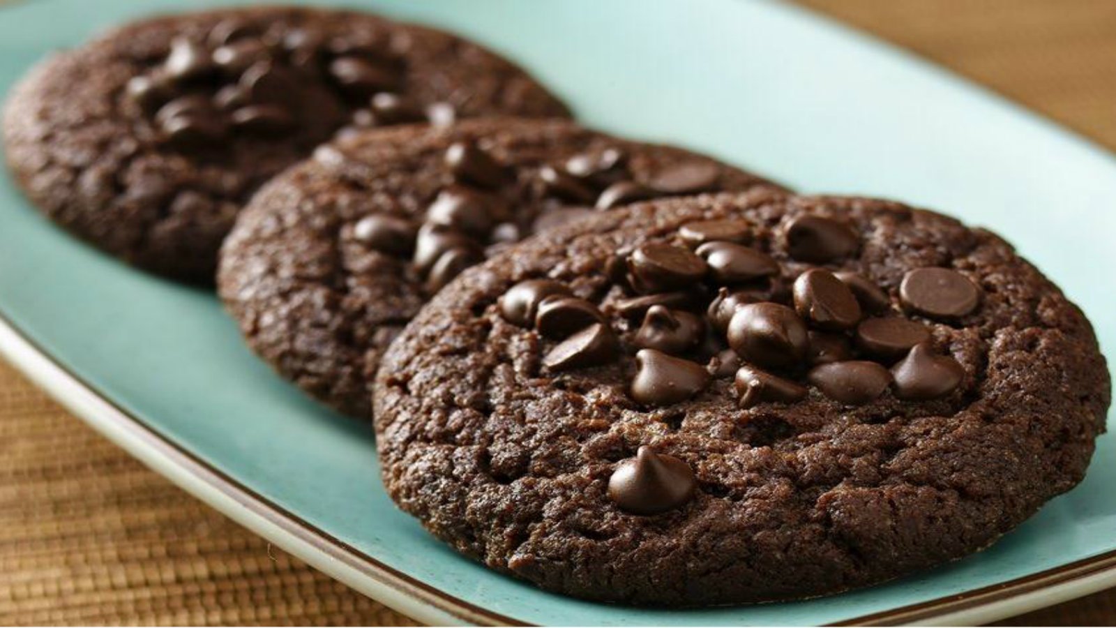 Классическое шоколадное печенье. Кукис шоколадный. Печенье. Печенье с шоколадом. Круглое шоколадное печенье.