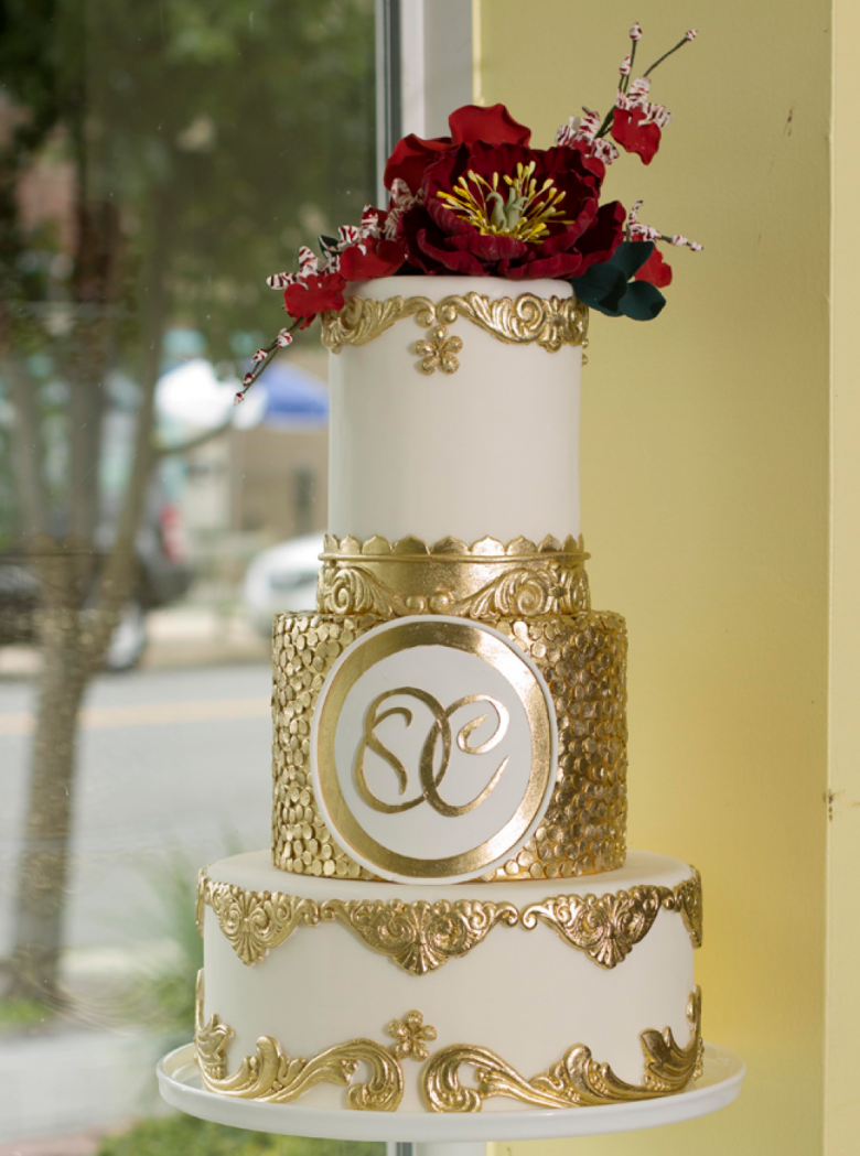 Свадебный торт!. Свадебный торт с золотом. Торт с золотым декором. Свадебный торт белый с золотом.