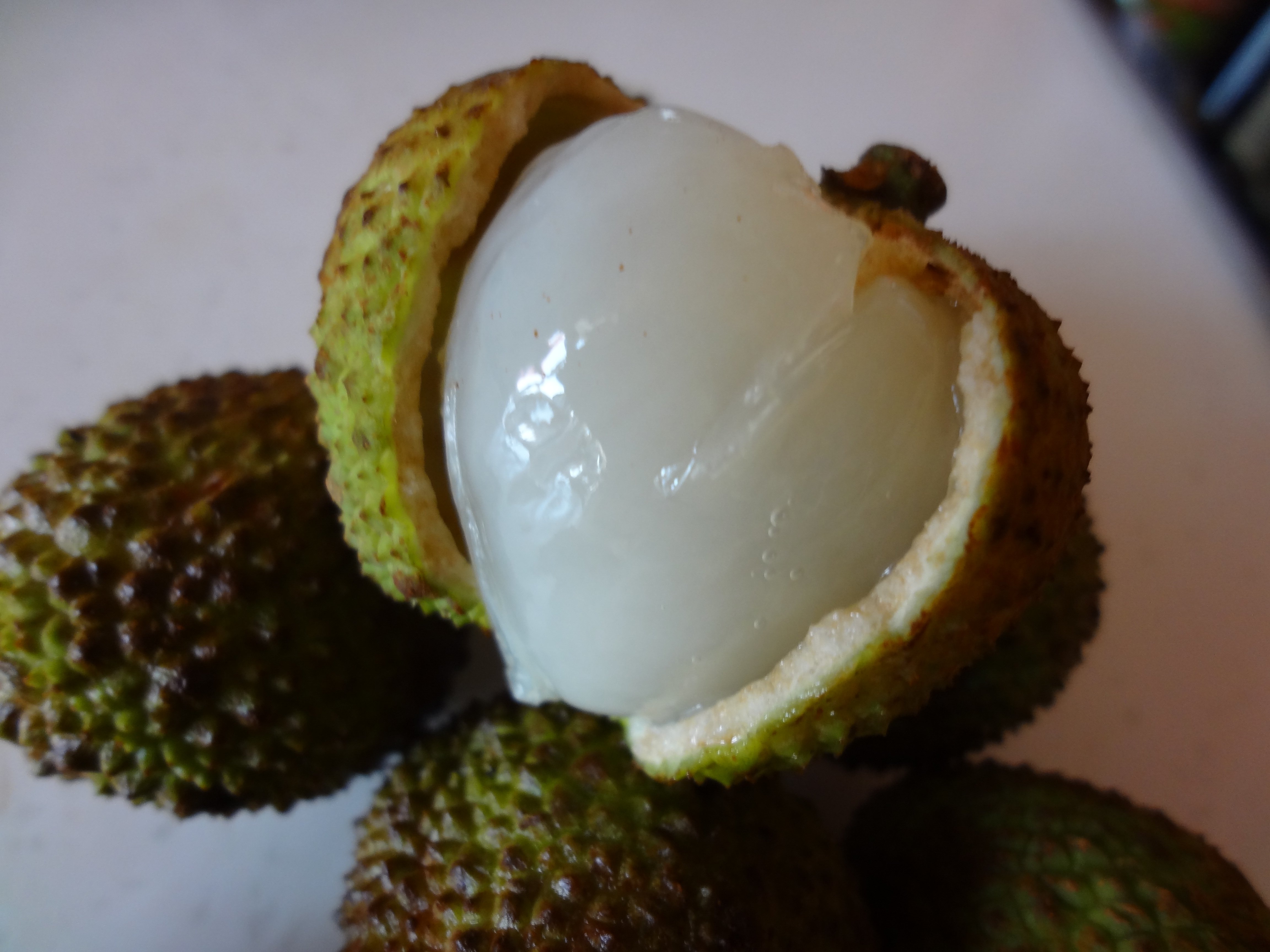 Кокос это ягода или орех. Зеленый фрукт Тайланд. Маракуйя, личи и. Фрукт Нубия. Киви маракуйя.