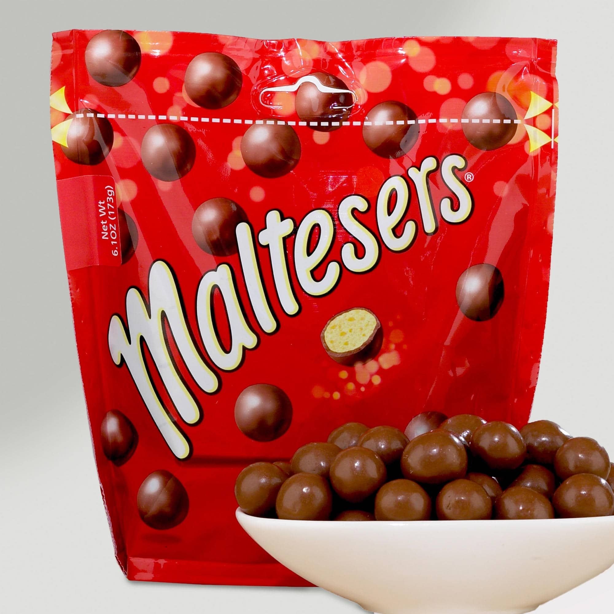 Конфеты шарики в шоколаде. Мальтизерс. Шоколадные шарики Maltesers. Конфеты Maltesers шоколадные шарики. Драже Мальтизерс.
